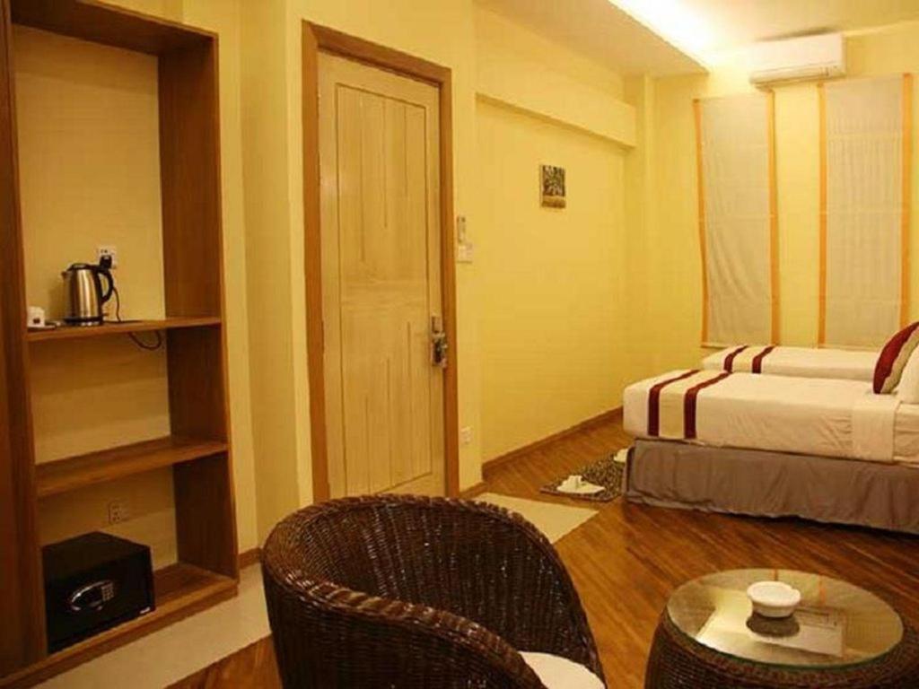 Golden Guest Hotel Тавой Екстер'єр фото