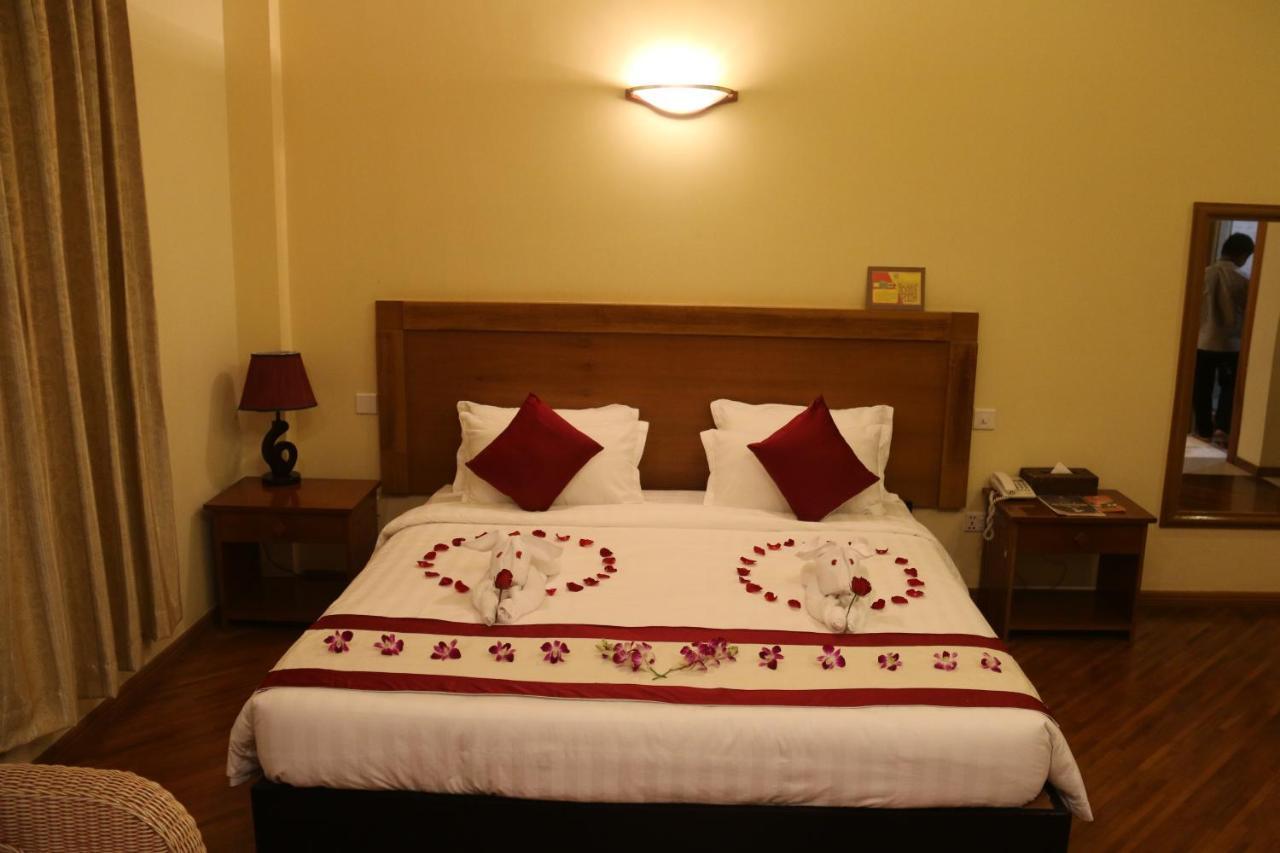 Golden Guest Hotel Тавой Екстер'єр фото